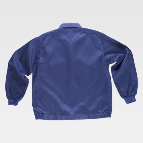 Blusão com gola tipo camiseiro e fecho de botão oculto 200gm